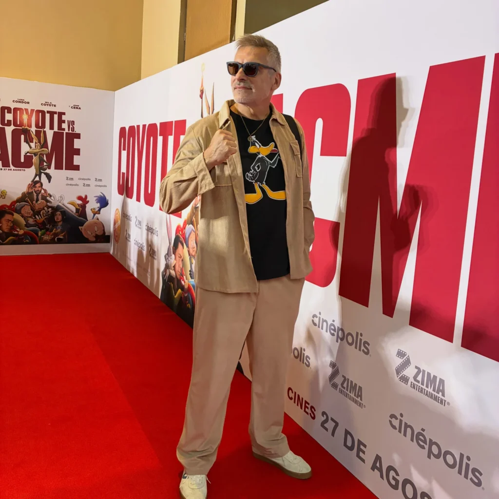 En la alfombra roja de Coyote vs ACME · 5