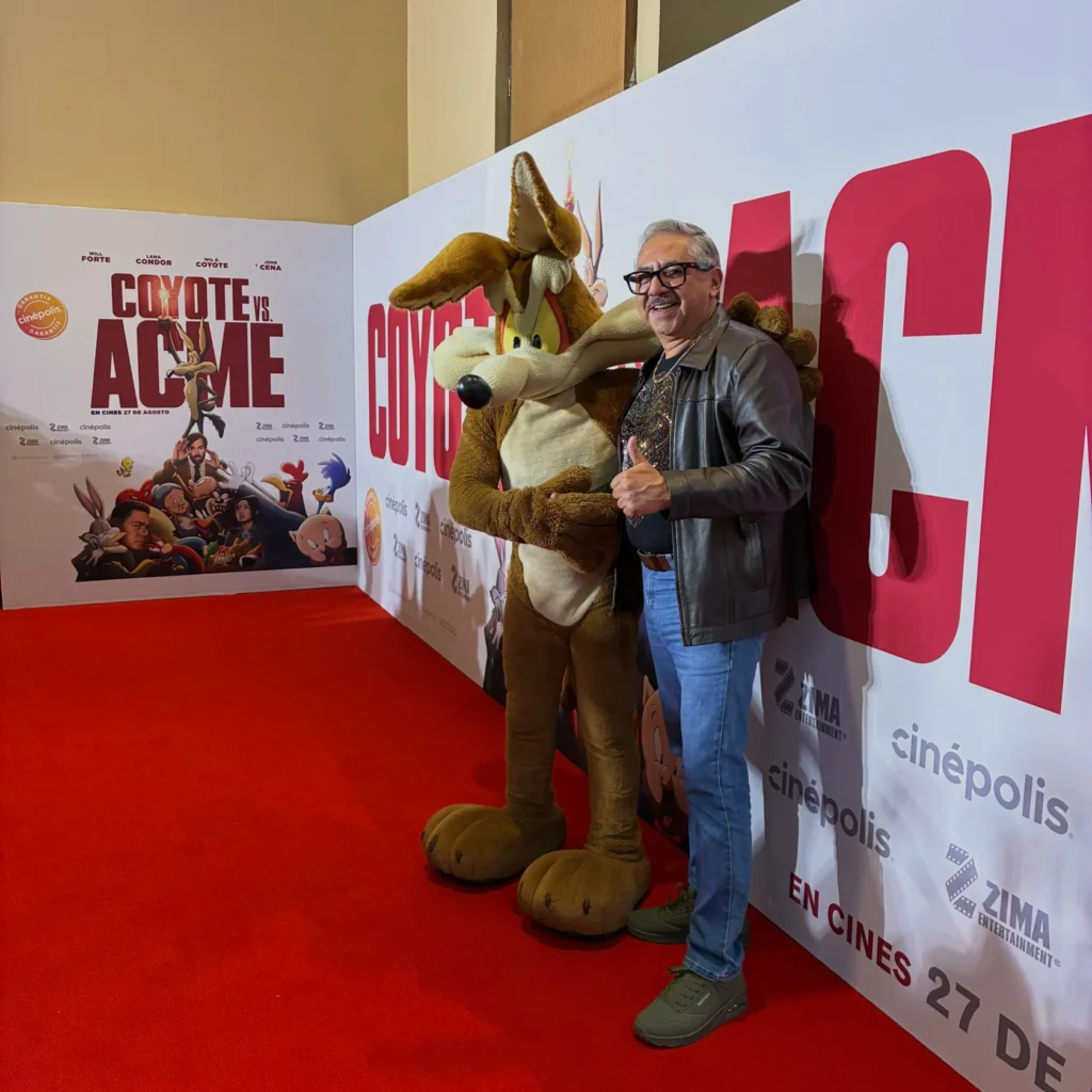 En la alfombra roja de Coyote vs ACME · 9